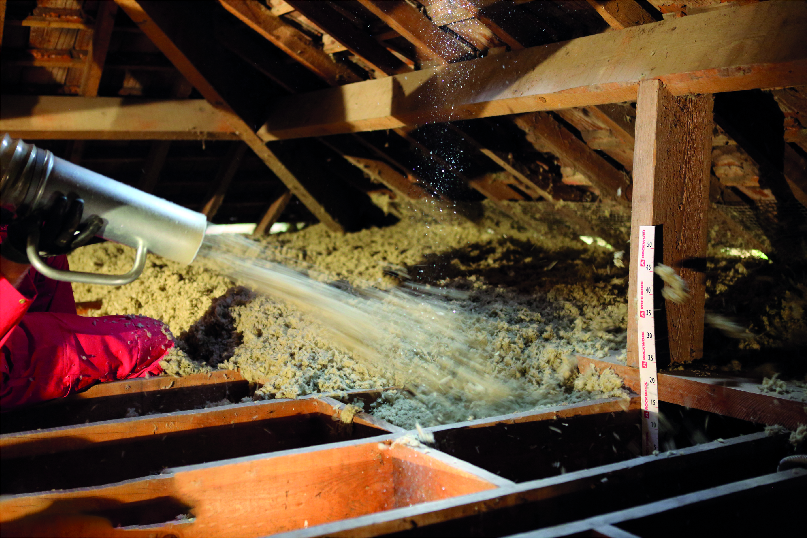 Isolation des combles perdus par méthode de soufflage.